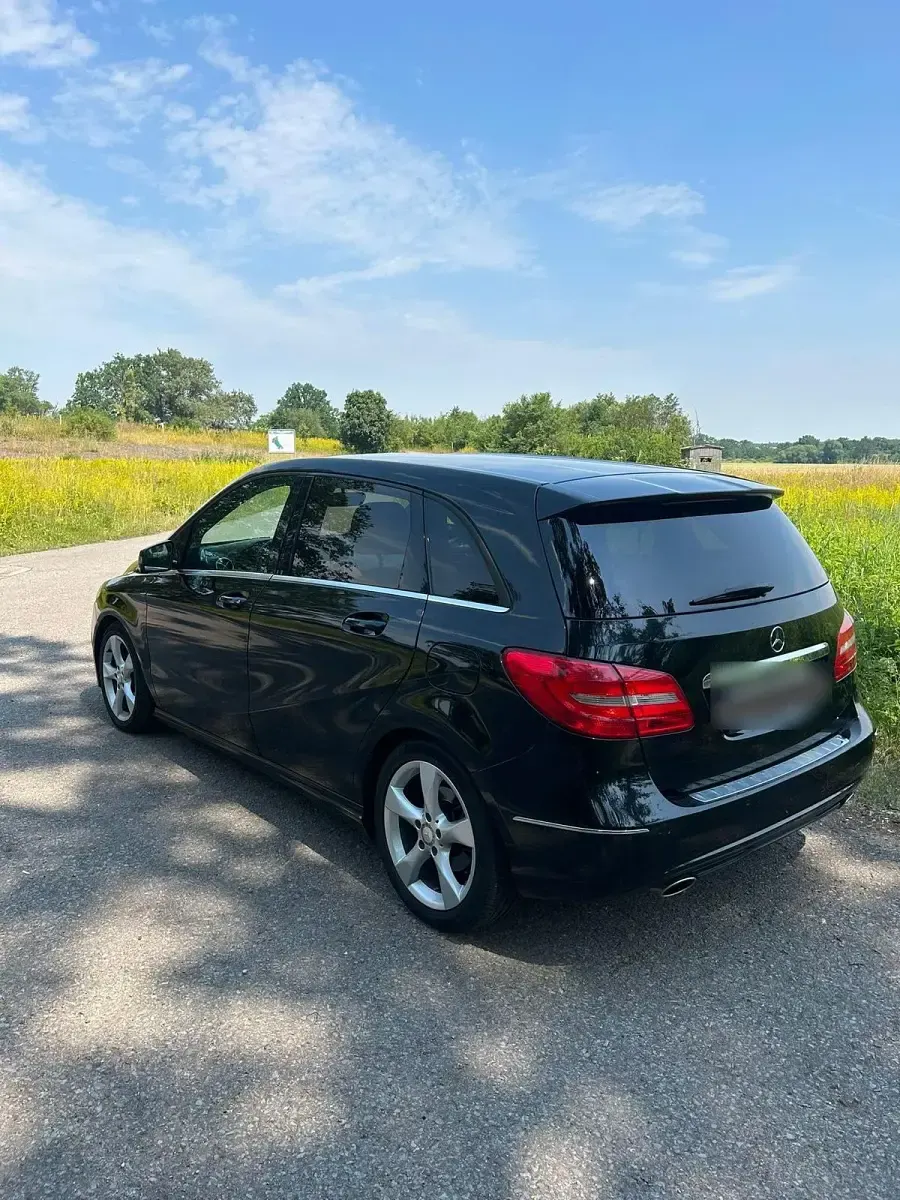 Gebraucht Mercedes B180 122 PS (89 kW) 2013 Schwarz Kleinwagen