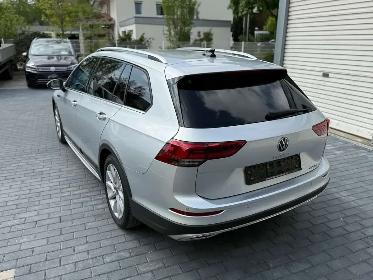 Używany VW Golf Alltrack 200 KM (147 kW) 2023 Srebrny Kombi