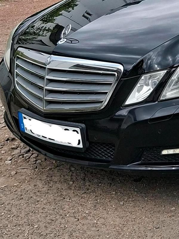 Schwarz Gebraucht 2009 Mercedes E220 Limousine | 6.900 € (Guter Preis) - Bild 1/4