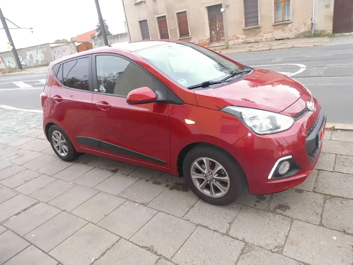 Gebraucht Hyundai i10 Passion 87 PS (63 kW) 2016 Red passion Kleinwagen