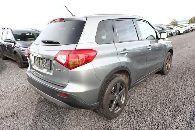 Silky silver metallic silky silver metallic Gebraucht 2017 Suzuki Vitara Comfort SUV | 15.423 € (Fairer Preis) - Bild 1/4