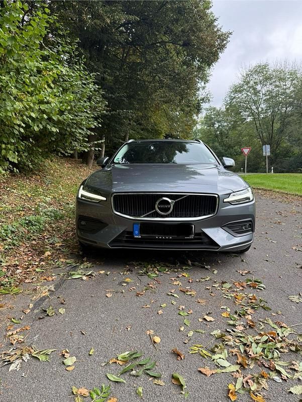 Gebraucht Volvo V60 Momentum 190 PS (139 kW) 2018 Kombi