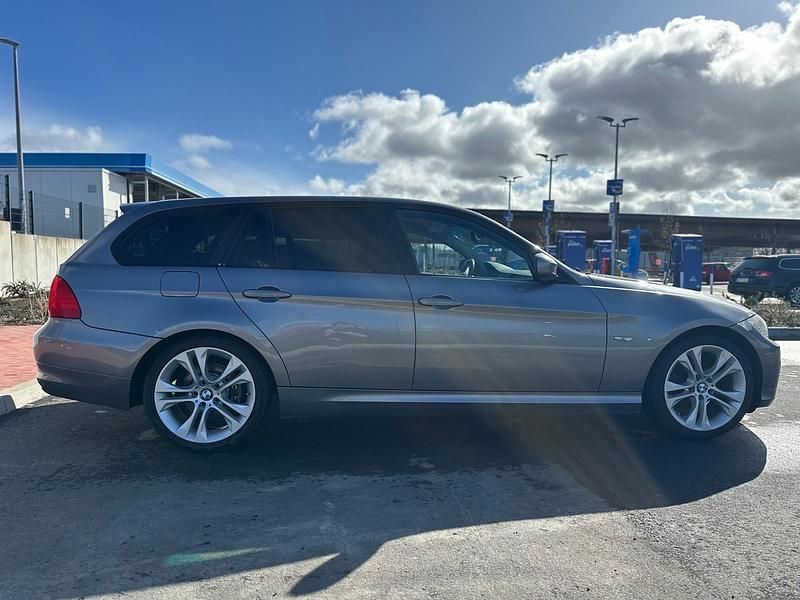 Gebraucht BMW 320 140 PS (102 kW) 2009 Grau Kombi