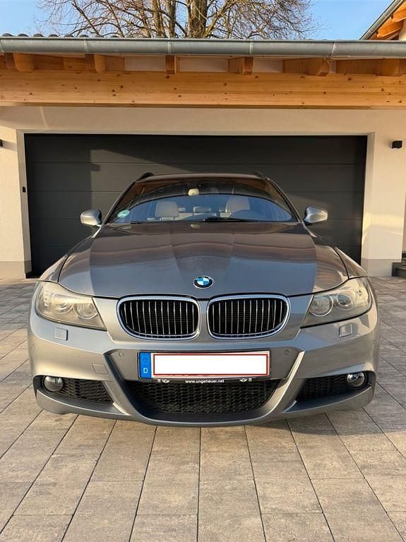 Gebraucht BMW 330 Comfort Edition 245 PS (180 kW) 2011 Grau Kombi