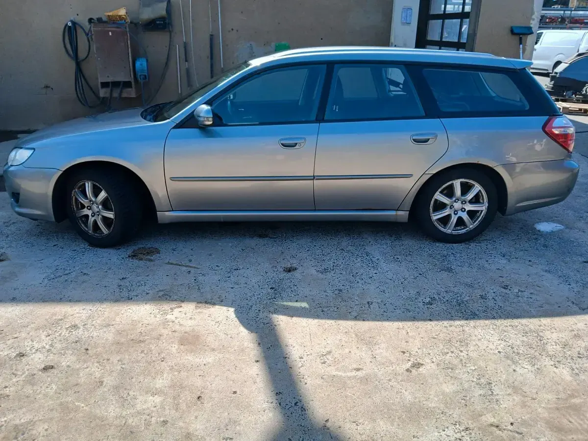 Gebraucht Subaru Legacy 165 PS (121 kW) 2007 Silber Kombi