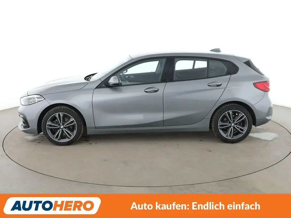 Gebraucht BMW 118 Sport Line 150 PS (110 kW) 2023 Grau Kleinwagen