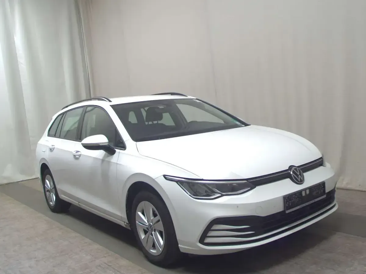 Gebraucht VW Golf VIII Life 150 PS (110 kW) 2021 Pure white Kleinwagen