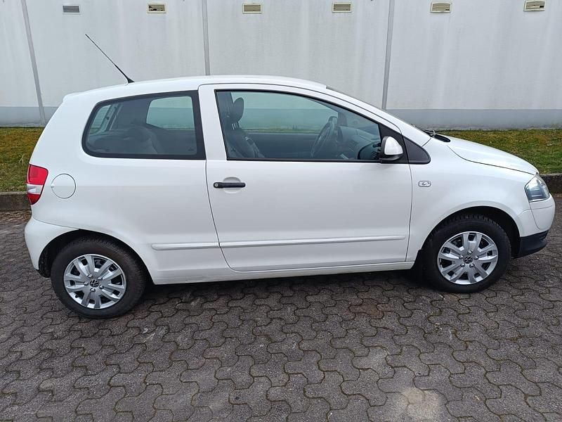 Gebraucht VW Fox 65 PS (47 kW) 2011 Weiß Kleinwagen