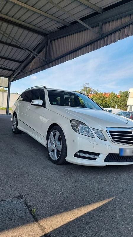 Gebraucht Mercedes E300 Avantgarde 231 PS (169 kW) 2012 Weiß Kombi