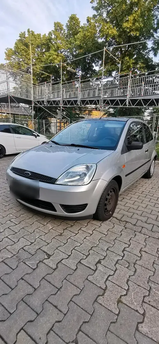 Gebraucht Ford Fiesta 68 PS (50 kW) 2005 Silber Kleinwagen