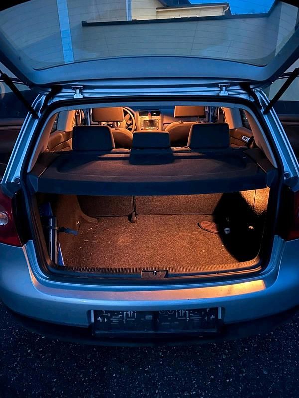 Gebraucht VW Golf V 102 PS (75 kW) 2005 Silber Kleinwagen