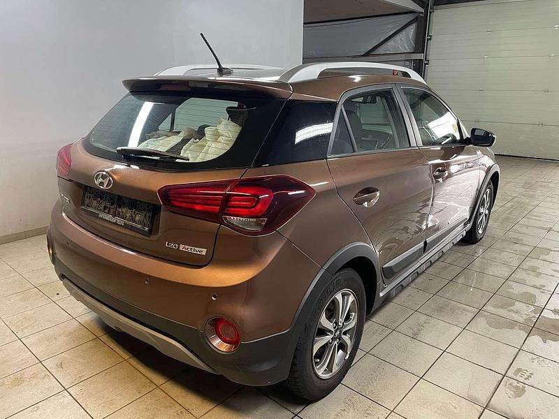Gebraucht Hyundai i20 Select 101 PS (74 kW) 2019 Cashmere brown / met Kleinwagen