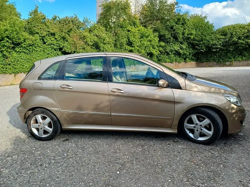 Gebraucht Mercedes B200 140 PS (102 kW) 2006 Gold Van / Kleinbus
