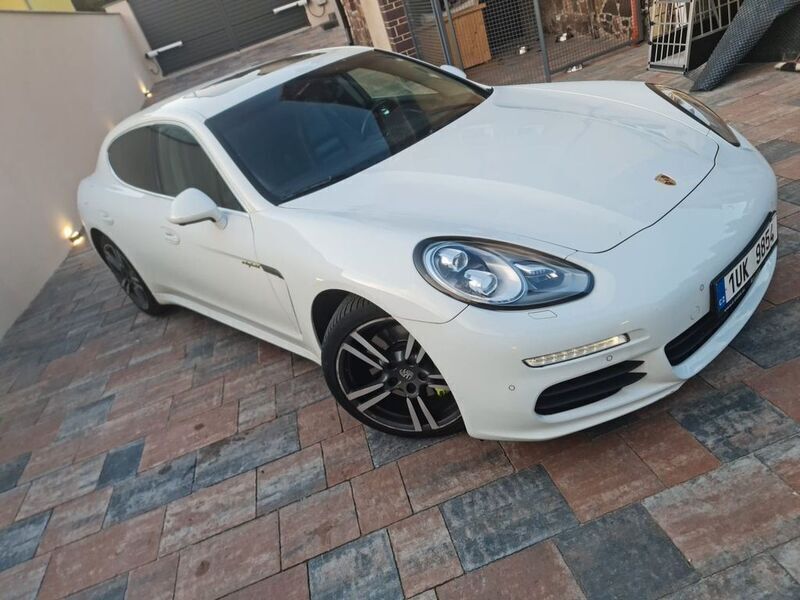 Weiß Gebraucht 2015 Porsche Panamera S E-Hybrid Limousine | 42.000 € (Guter Preis) - Bild 1/4