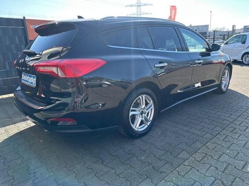 Gebraucht Ford Focus Cool & Connect 125 PS (91 kW) 2016 Andere Limousine