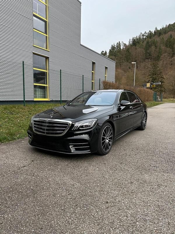 Schwarz Gebraucht 2018 Mercedes S560 AMG line Limousine | 57.000 € (Fairer Preis) - Bild 1/4
