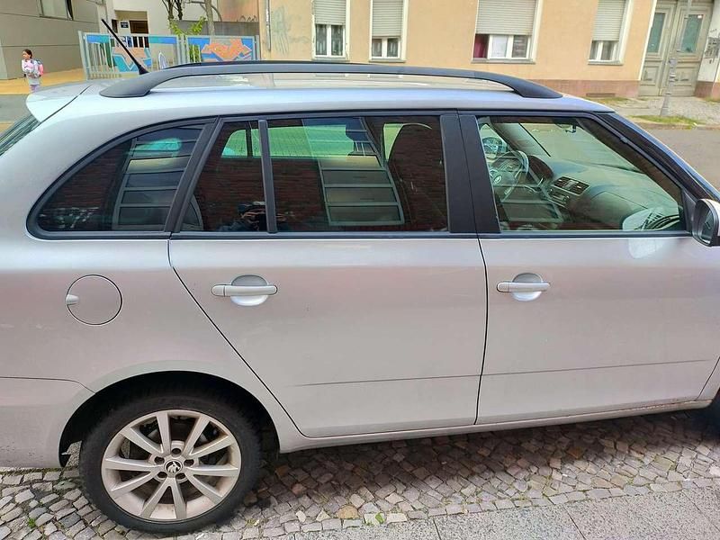 Gebraucht Skoda Fabia Ambition 90 PS (66 kW) 2014 Silber Kombi