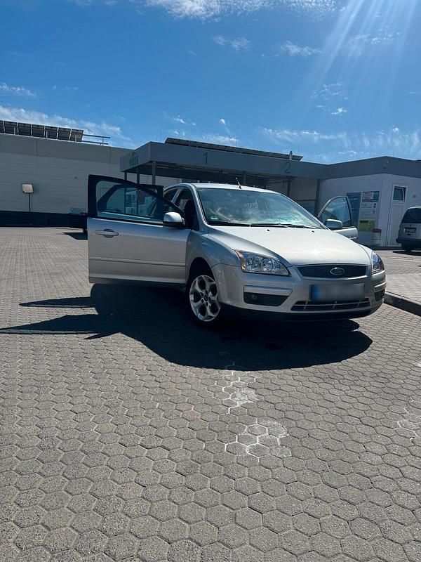 Usata Ford Focus 101 CV (74 kW) 2007 Argento Berlina