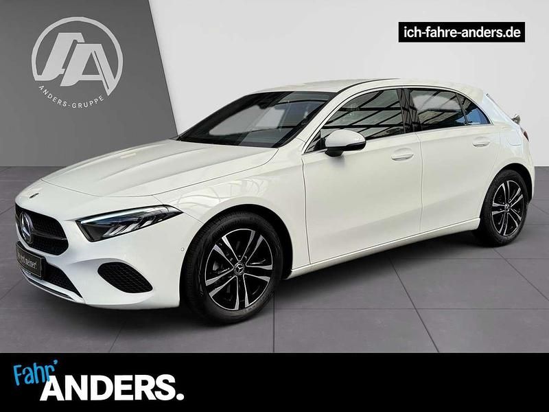 Polarweiss Gebraucht 2024 Mercedes A180 Progressive Limousine | 28.434 € (Fairer Preis) - Bild 1/2