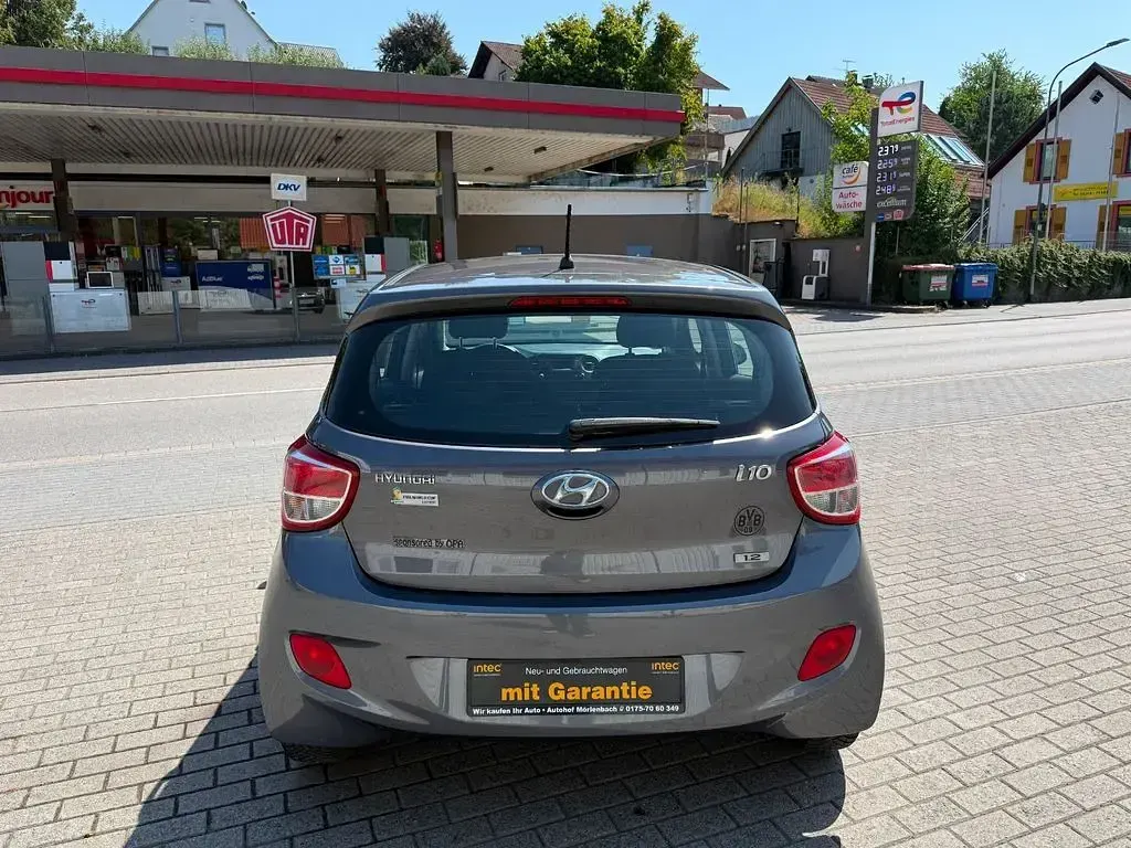 Gebraucht Hyundai i10 Edition 87 PS (63 kW) 2014 Grau Kleinwagen