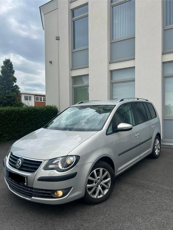 Grau Gebraucht 2010 VW Touran Freestyle Van / Kleinbus | 4.750 € (Guter Preis) - Bild 1/4
