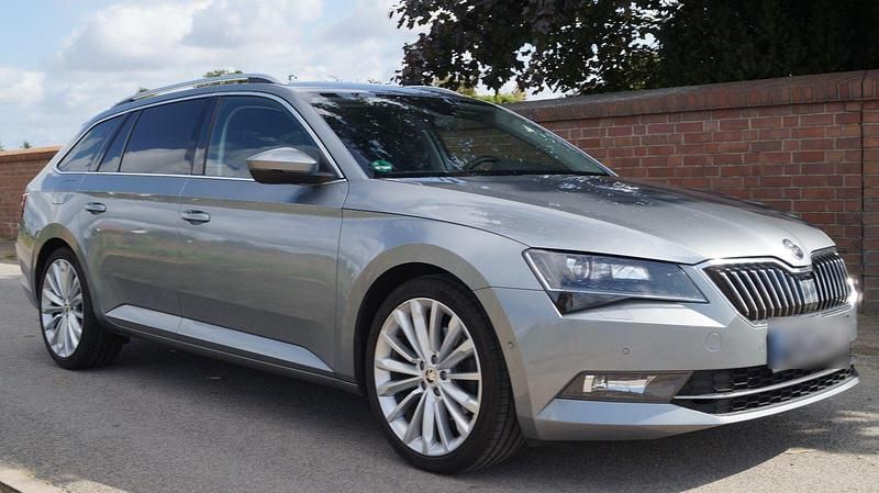 Gebraucht Skoda Superb Style 220 PS (161 kW) 2016 Grau Kombi