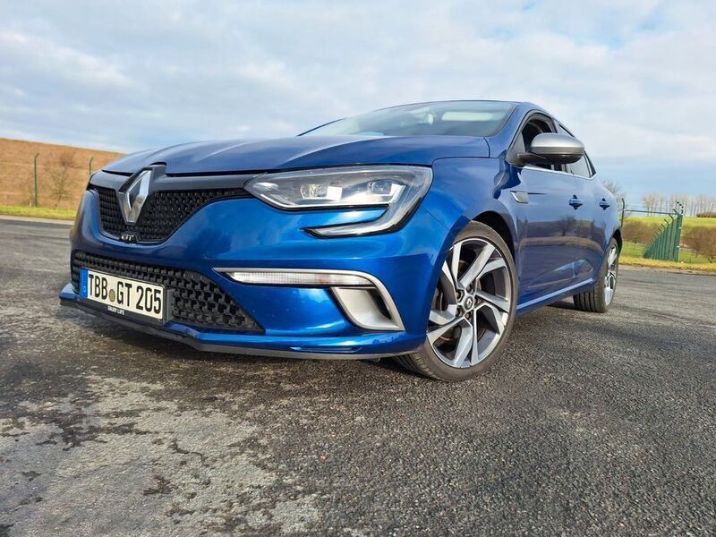Blau Gebraucht 2017 Renault Mégane IV GT Limousine | 15.999 € (Fairer Preis) - Bild 1/4