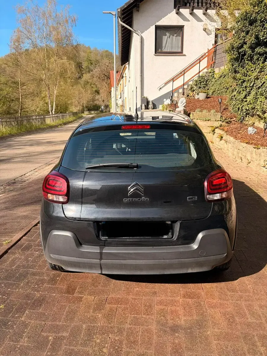 Käytetty Citroën C3 PureTech 82 HP (60 kW) 2023 Musta Viistoperä