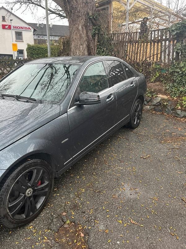 Gebraucht Mercedes C220 170 PS (125 kW) 2009 Grau Limousine