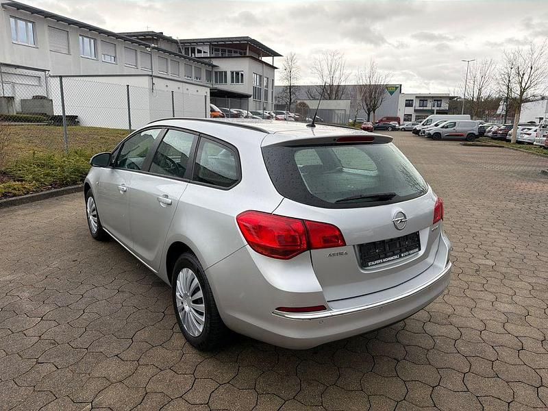 Gebraucht Opel Astra Edition 140 PS (102 kW) 2013 Silber Kombi