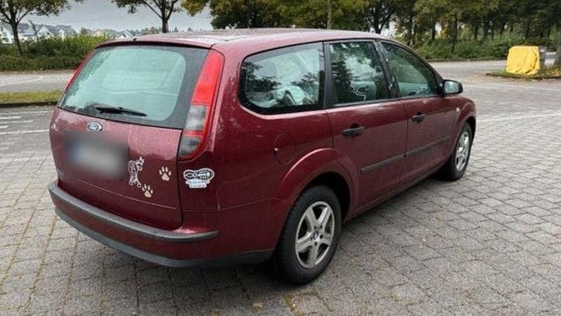 Gebraucht Ford Focus Ambiente 101 PS (74 kW) 2005 Rot Kombi