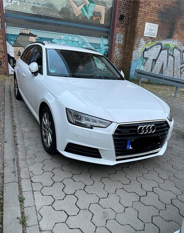 Weiß Gebraucht 2015 Audi A4 Kombi | 14.999 € (Etwas zu teuer) - Bild 1/4