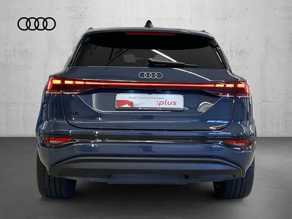 Second-hand Audi Q6 e-tron Ambiente 284 kW (387 CP) 2024 Albastru SUV