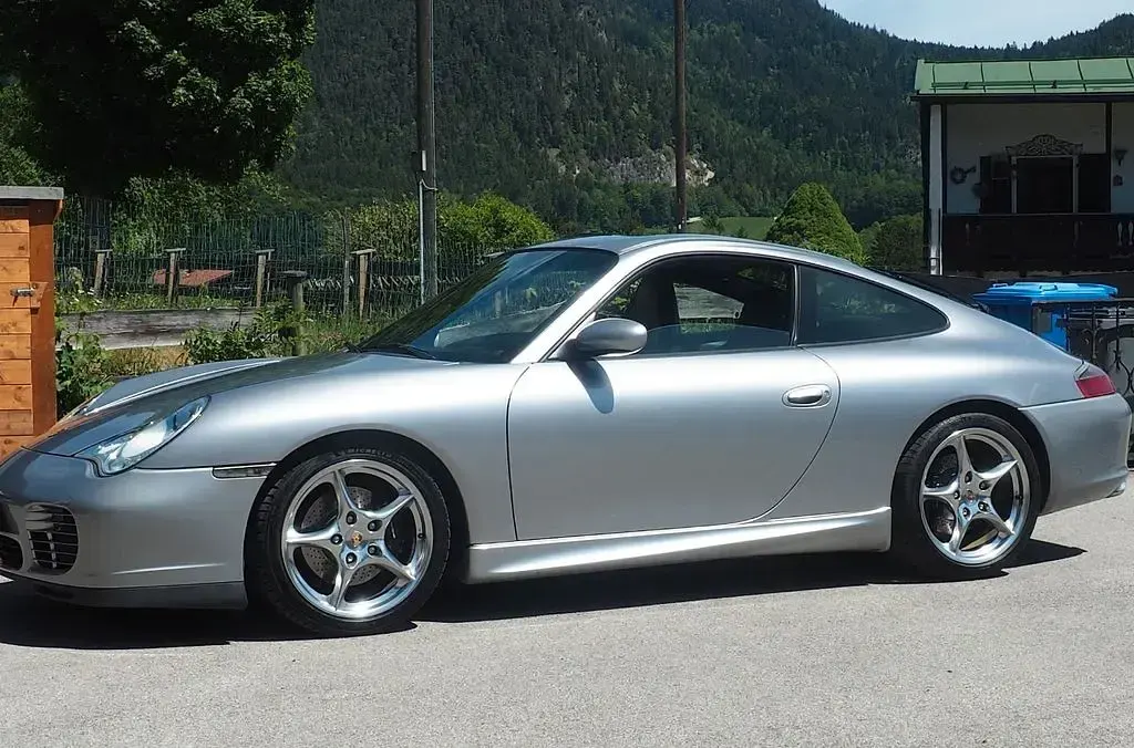 Usata Porsche 911 Carrera 345 CV (253 kW) 2004 Argento Coupé
