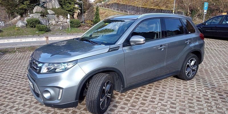 Silber Gebraucht 2017 Suzuki Vitara Comfort+ SUV | 14.600 € (Fairer Preis) - Bild 1/4