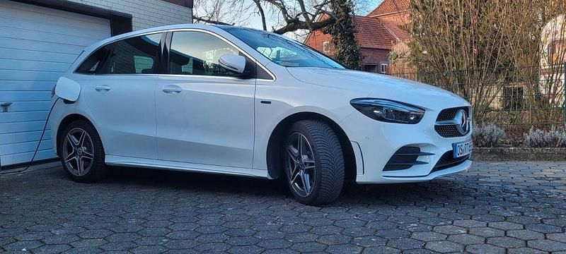 Weiß Gebraucht 2020 Mercedes B250e AMG Van / Kleinbus | 22.990 € (Fairer Preis) - Bild 1/4