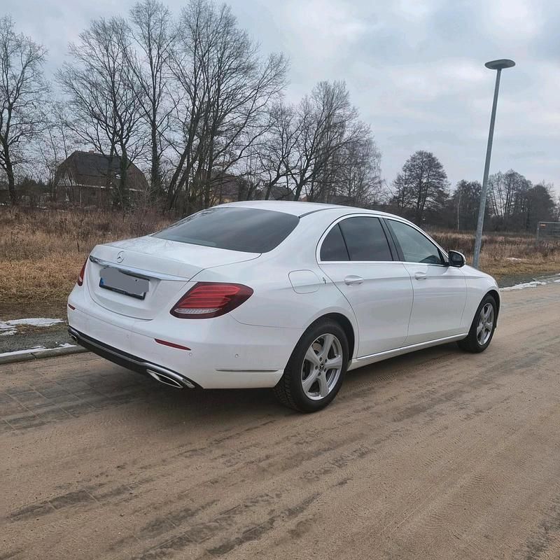 Gebraucht Mercedes E200 184 PS (135 kW) 2017 Weiß Limousine
