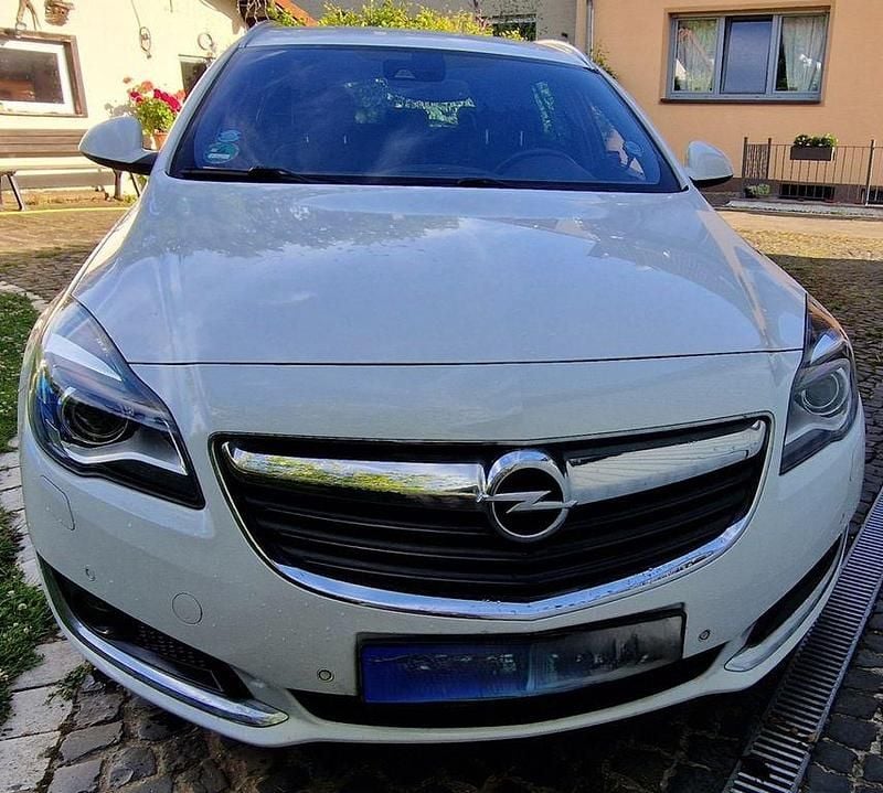 Weiß Gebraucht 2015 Opel Insignia Kombi | 9.100 € (Fairer Preis) - Bild 1/4