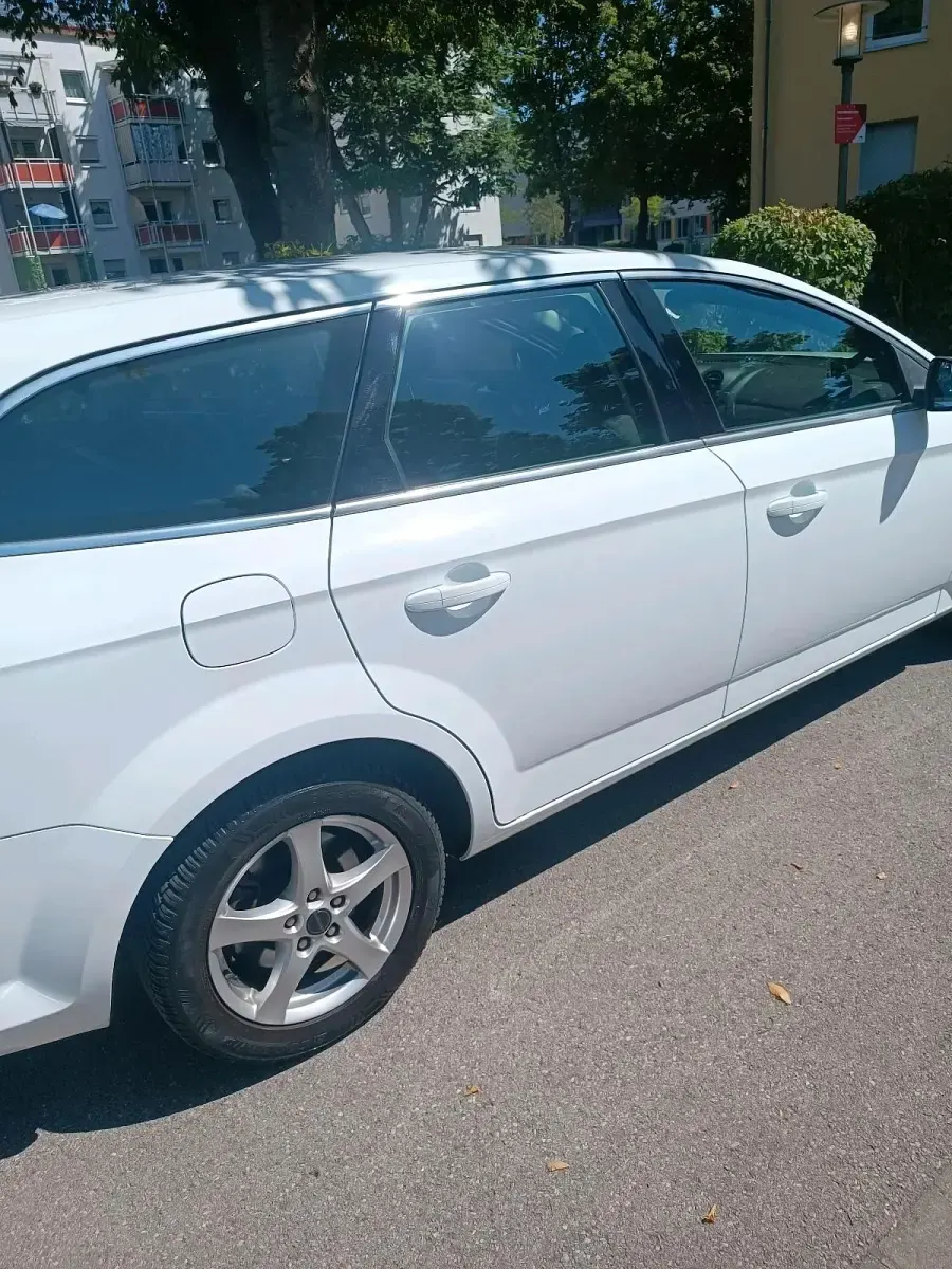 Gebraucht Ford Mondeo 170 PS (125 kW) 2012 Weiß Limousine