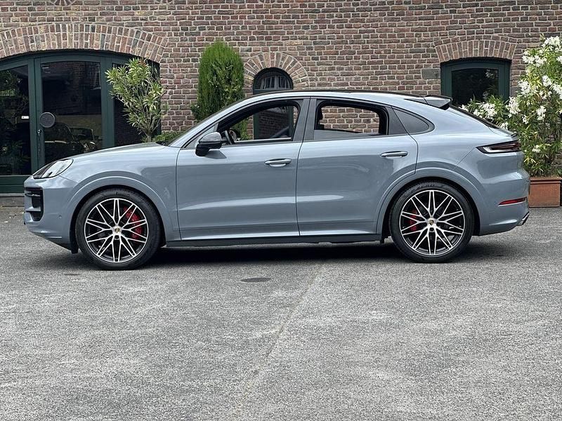 Arktikgrau Gebraucht 2024 Porsche Cayenne S SUV | 116.790 € - Bild 1/4