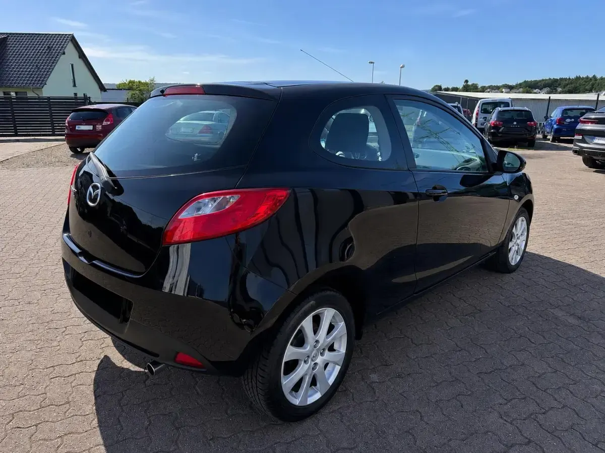 Gebraucht Mazda 2 Inclusive 75 PS (55 kW) 2011 Schwarz Kleinwagen