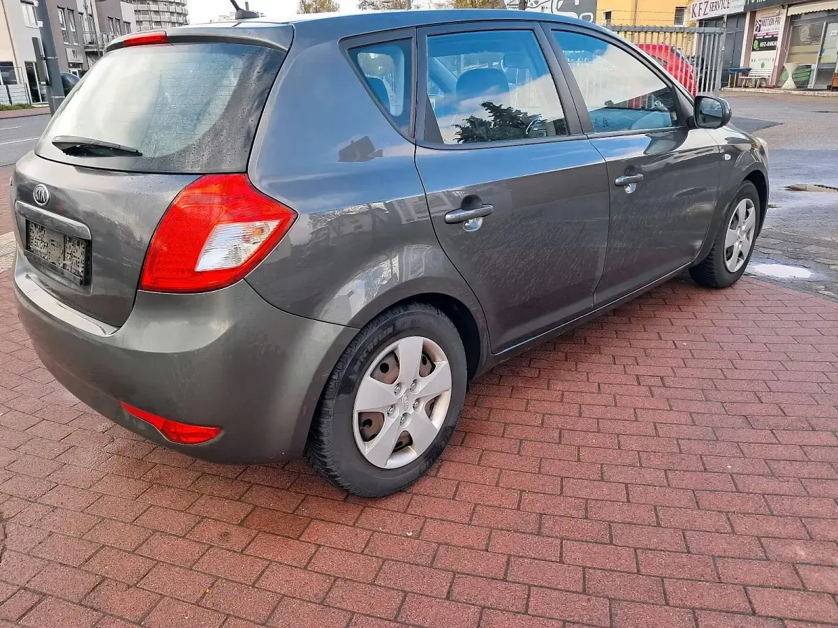 Gebraucht Kia Ceed 90 PS (66 kW) 2011 Grau Kleinwagen