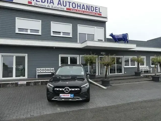 Gebraucht Mercedes GLA200 163 PS (119 kW) 2022 Schwarz SUV