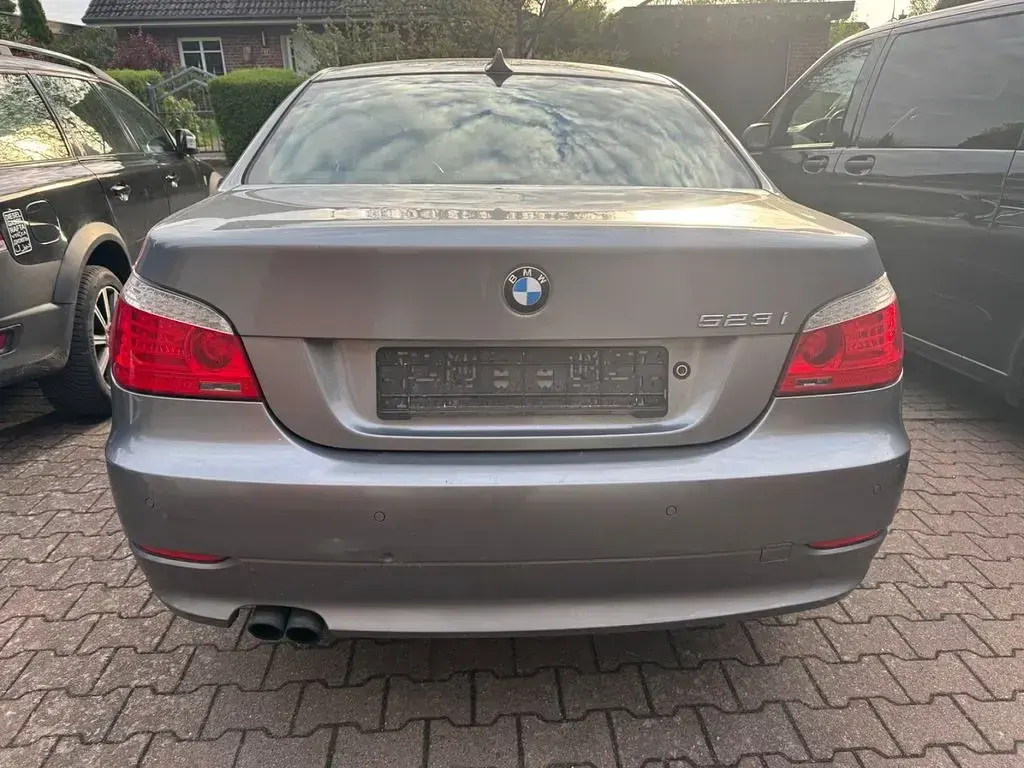 Käytetty BMW 523 190 HP (139 kW) 2009 Harmaa Sedan