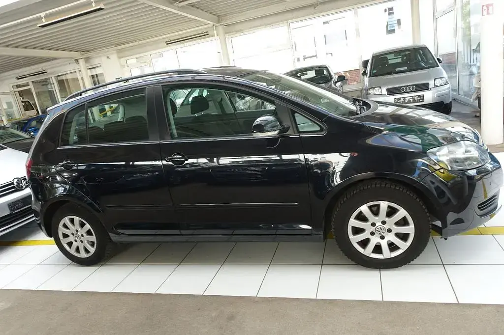 Gebraucht VW Golf Plus Cross 122 PS (89 kW) 2009 Schwarz Van / Kleinbus