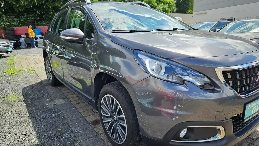 Gebraucht Peugeot 2008 Active 83 PS (61 kW) 2020 Gris platinium SUV