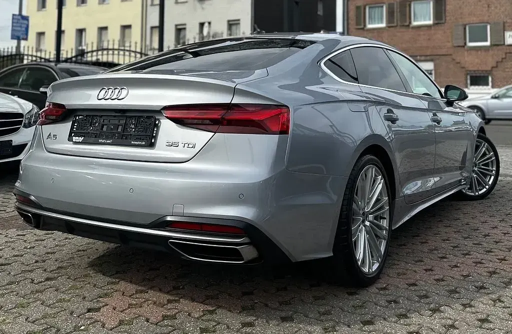 Gebraucht Audi A5 Sportback Ambiente 163 PS (119 kW) 2022 Silber Kleinwagen