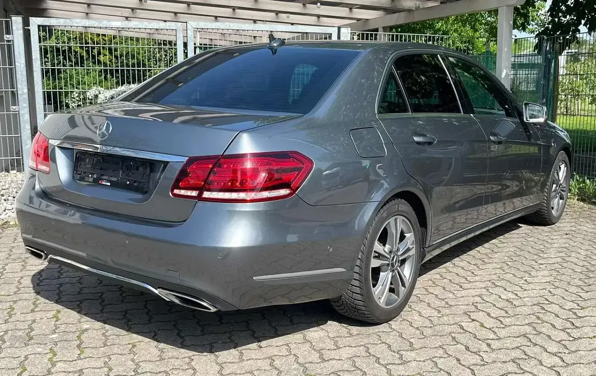 Usata Mercedes E250 Avantgarde 211 CV (155 kW) 2015 Grigio Berlina