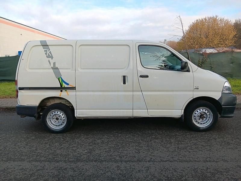 Gebraucht Toyota HiAce 115 PS (84 kW) 2010 Weiß Van / Kleinbus