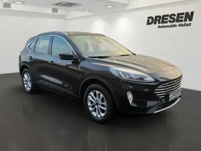 Używany Ford Kuga Titanium 225 KM (165 kW) 2022 Czarny SUV